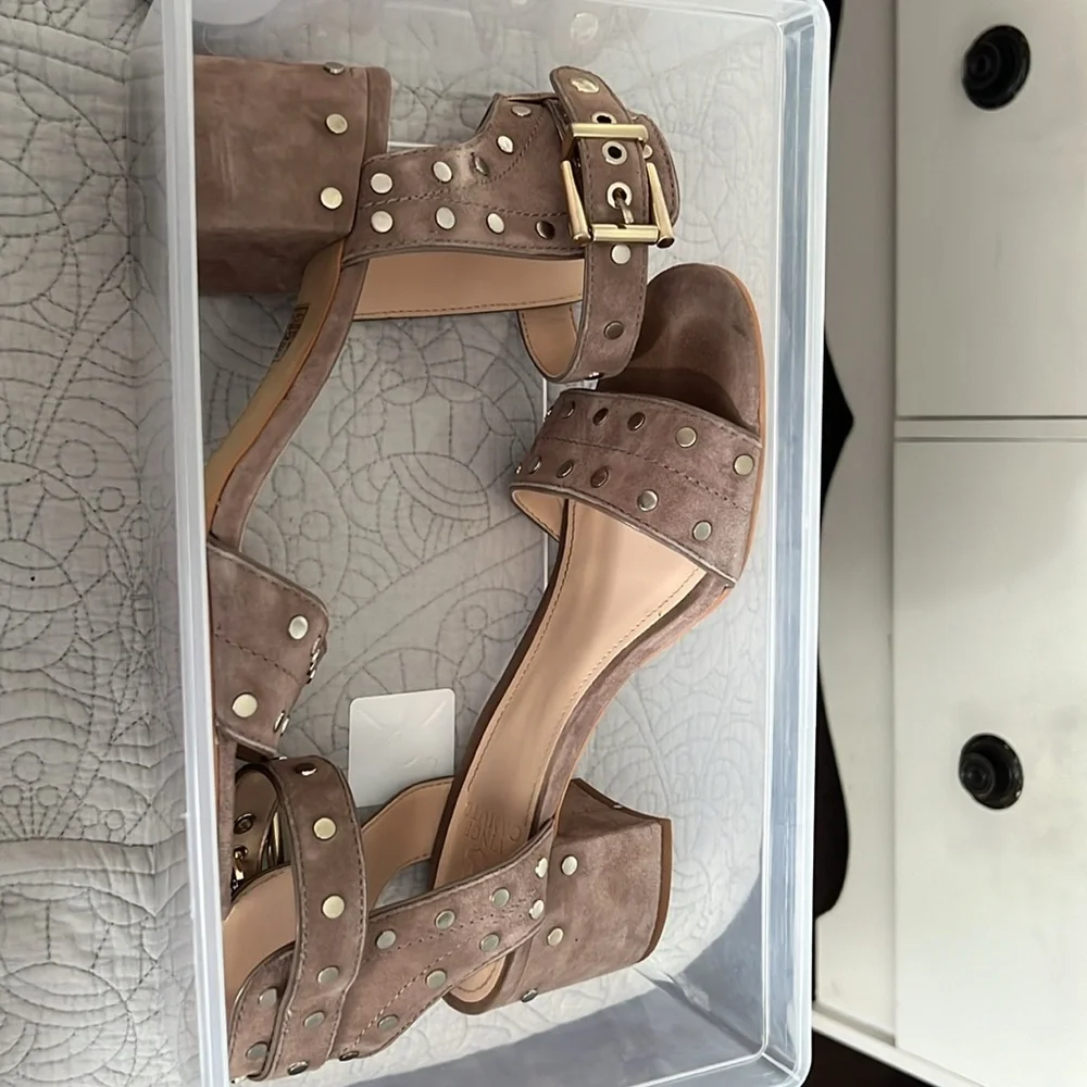 Vince Camuto Rock Stud inspired block heel - Picture 2 of 8